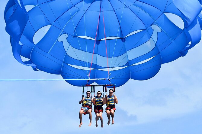 Waikiki: Parasailing in Hawaii - Flying above Waikiki instead of simply looking at it