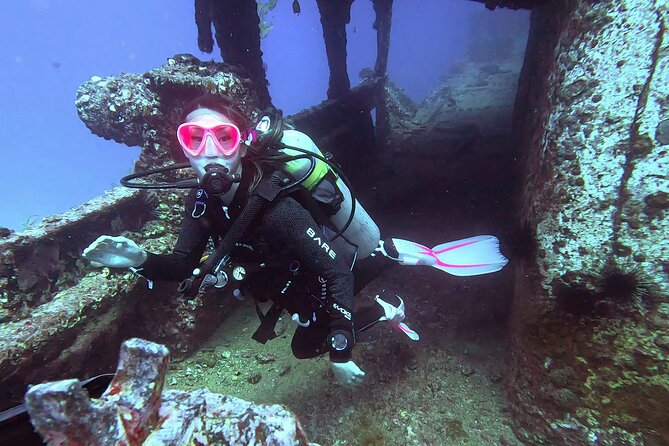 Waikiki Two Tank Guided Scuba Diving Adventure: Certified Diver - A guided outing shaped around your skill level